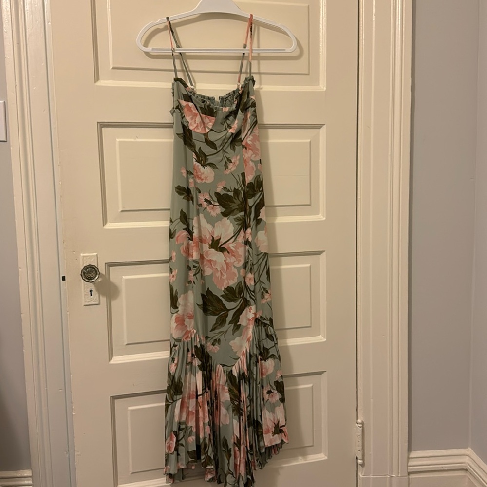 Beautiful reformation dress! Great for a wedding!